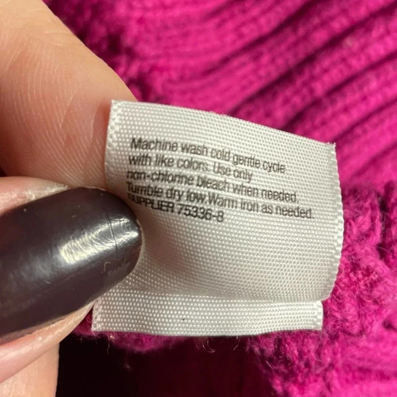 St. John's Bay Fuchsia Cut Out Crocheted Sweater Size Large Beautiful Pattern - Picture 8 of 9